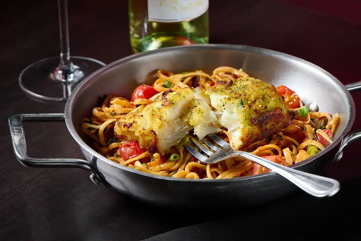 Morue en croûte dorée servie chez PACINI