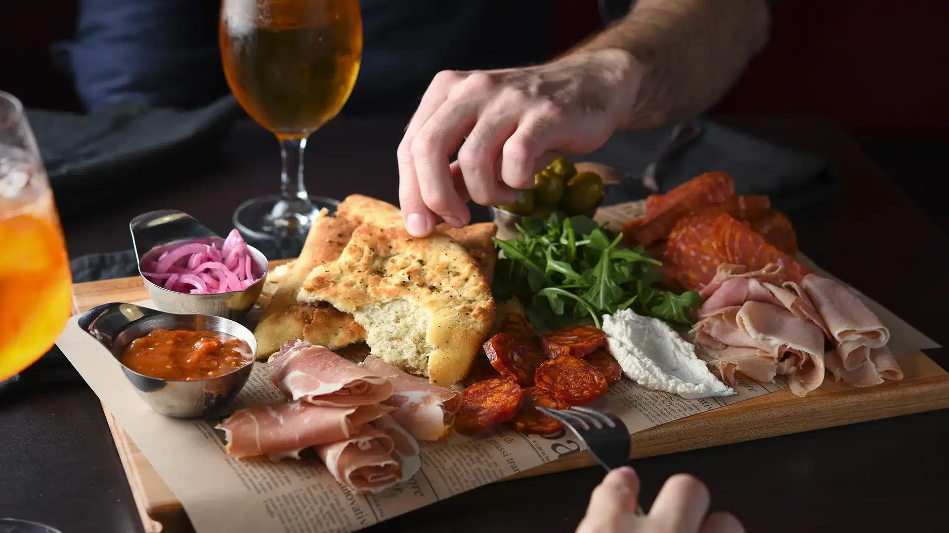 Assiette de charcuteries italiennes servie chez PACINI