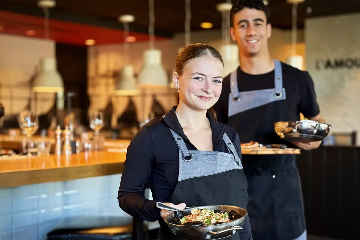 Équipe PACINI en service au restaurant